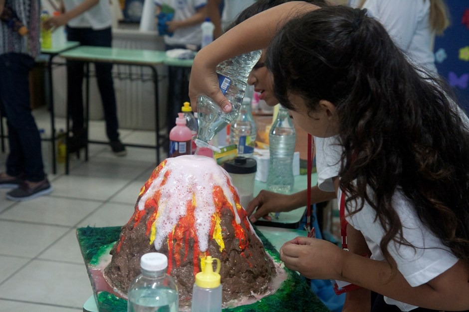 DF é condenado a indenizar aluna que sofreu queimadura durante feira de ciências￼￼￼￼