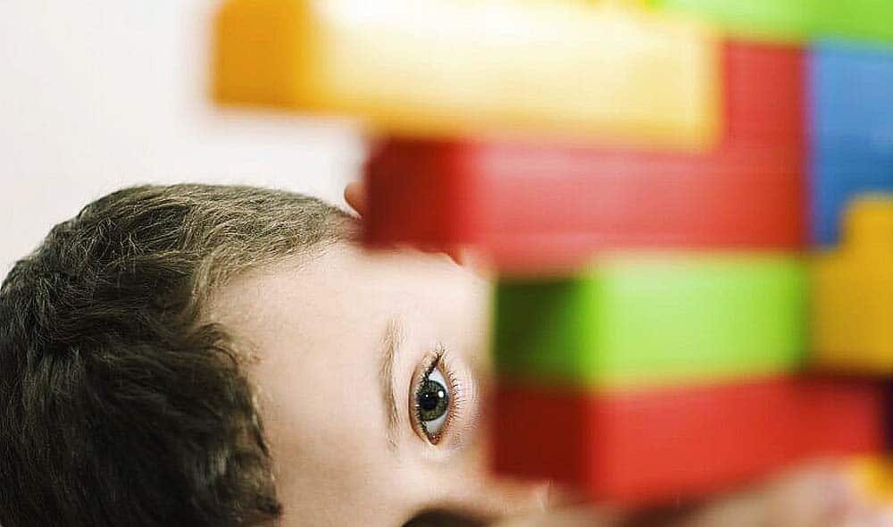 Plano de saúde que negou tratamento psicológico a criança autista é condenado