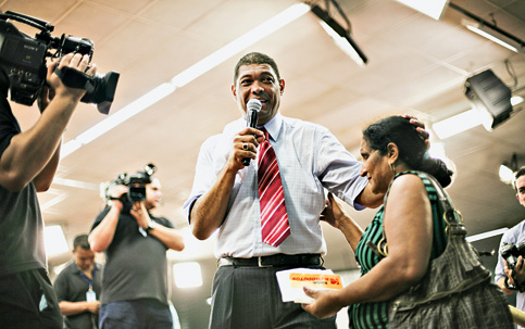 Justiça penhora dízimo da igreja do pastor Valdemiro Santiago para pagar dívida