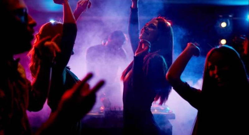 Cliente agredida por seguranças em boate de Itajaí recebe indenização por danos morais