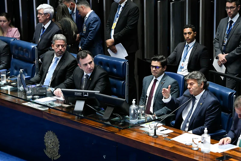 Congresso promulga PEC que eleva idade para indicação de ministros ao STF e outros tribunais