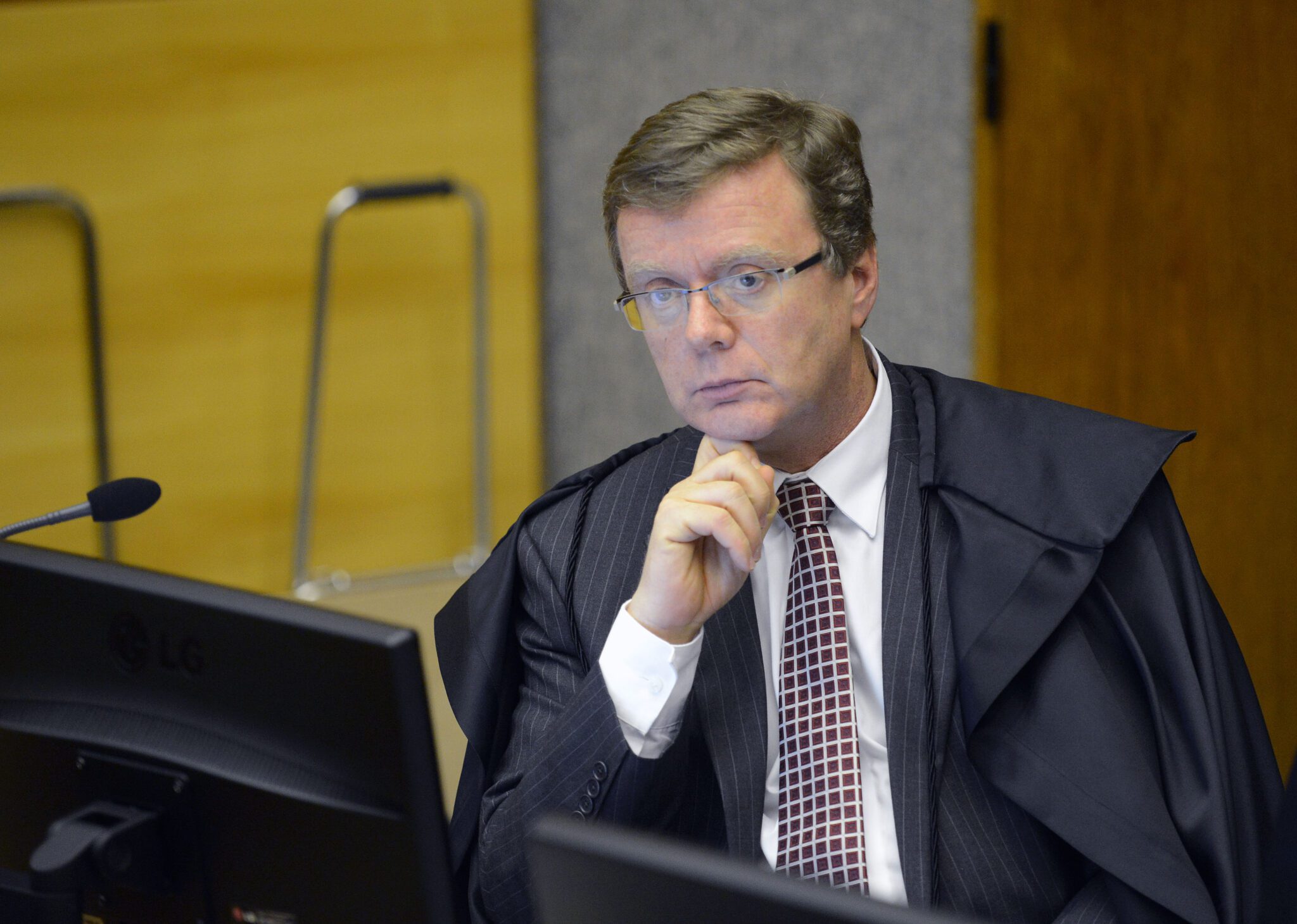 Imunidade profissional do advogado não cobre excessos e é possível responsabilização￼