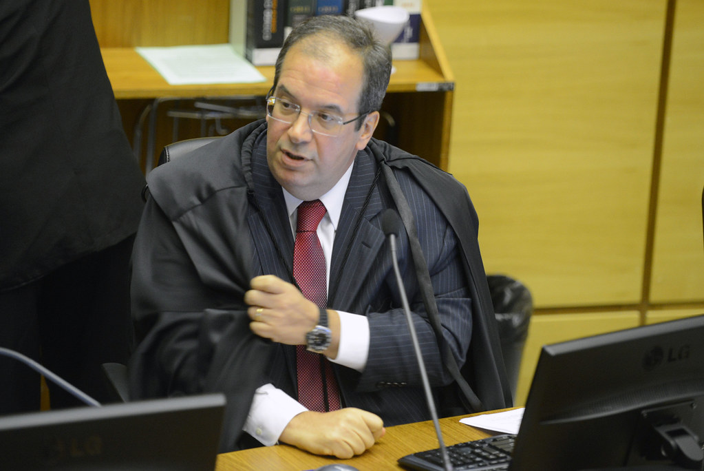 STJ vai decidir sobre penhora de salário para pagar honorários de sucumbência