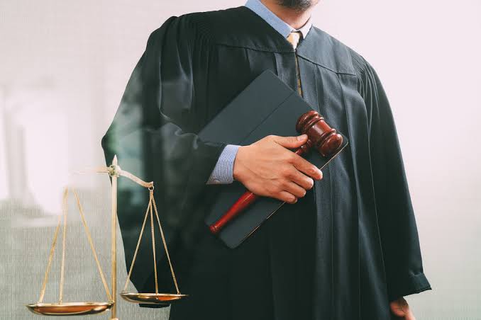 SERÁ QUE AGORA VAI? CCJ da Câmara admite PEC que proíbe pena de aposentadoria compulsória para juízes