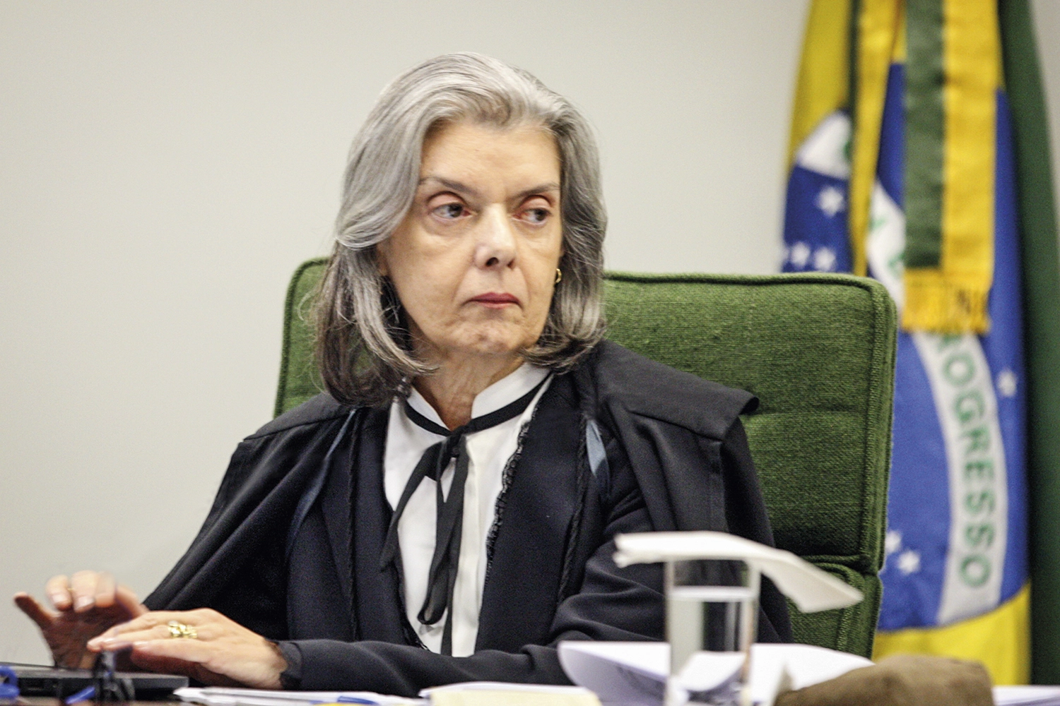 OAB questiona no STF exercício da advocacia por policiais e militares na ativa