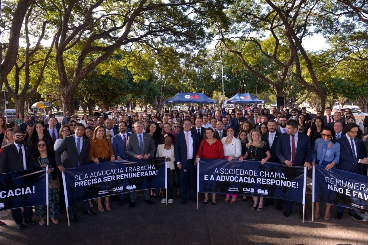 APOIO AOS DATIVOS: Jovens advogados de todo o Brasil repudiam declarações da Anadep. OAB-DF fez desagravo