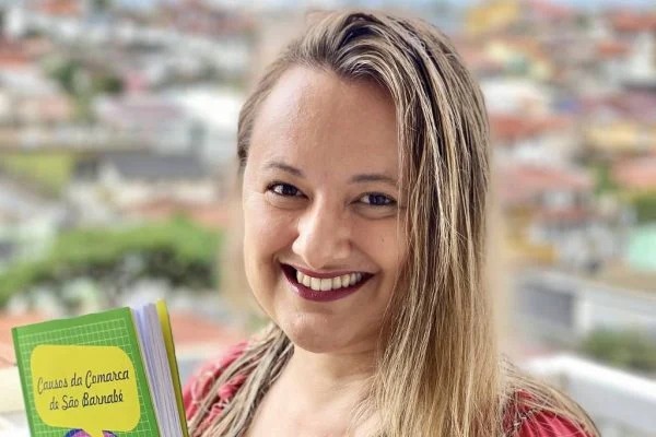 Justiça condena escritora que fez suposta referência a juiz em livro