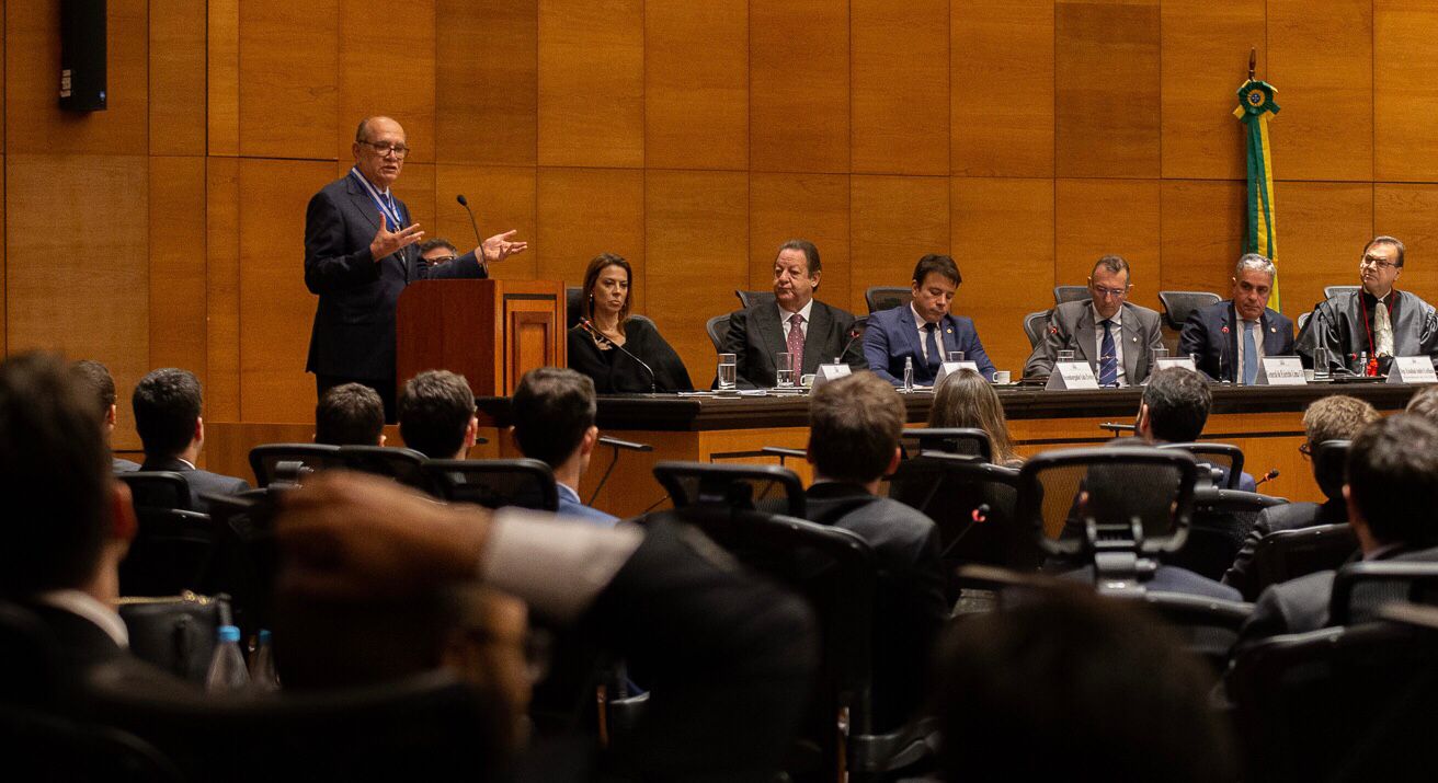 A VOZ DA EXPERIÊNCIA: Juízes devem promover defesa intransigente dos direitos fundamentais, diz Gilmar aos novatos