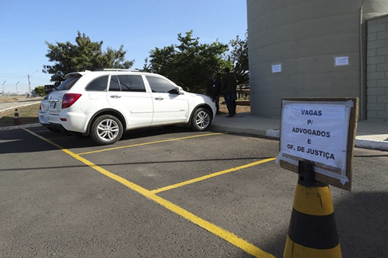 Projeto de lei quer criar vagas exclusivas em estacionamentos para advogados