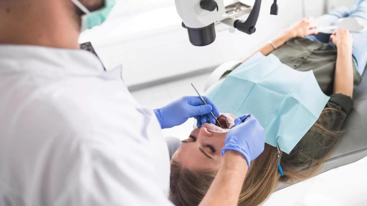 Indenização concedida: Homem que sofreu dano facial durante procedimento odontológico será compensado em R$ 15 mil