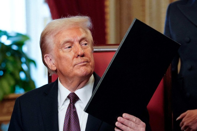 Juiz bloqueia ordem de Trump que encerra cidadania por nascimento nos EUA