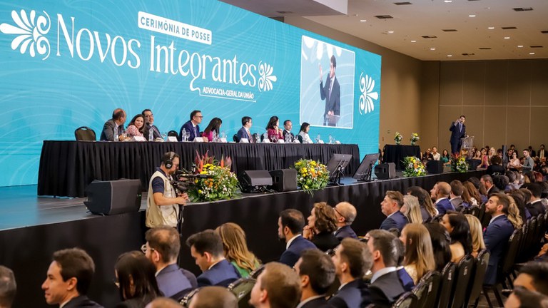 AGU nomeia 100 aprovados em concurso para carreiras da advocacia pública federal