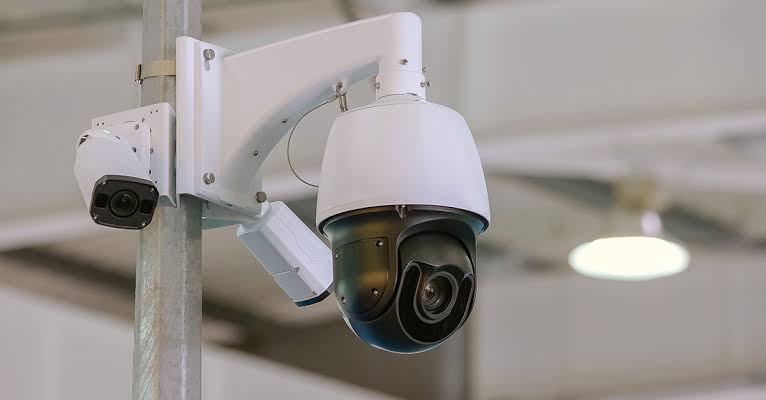 Empresa é condenada por instalar câmeras em vestiário e monitorar uso de sanitários