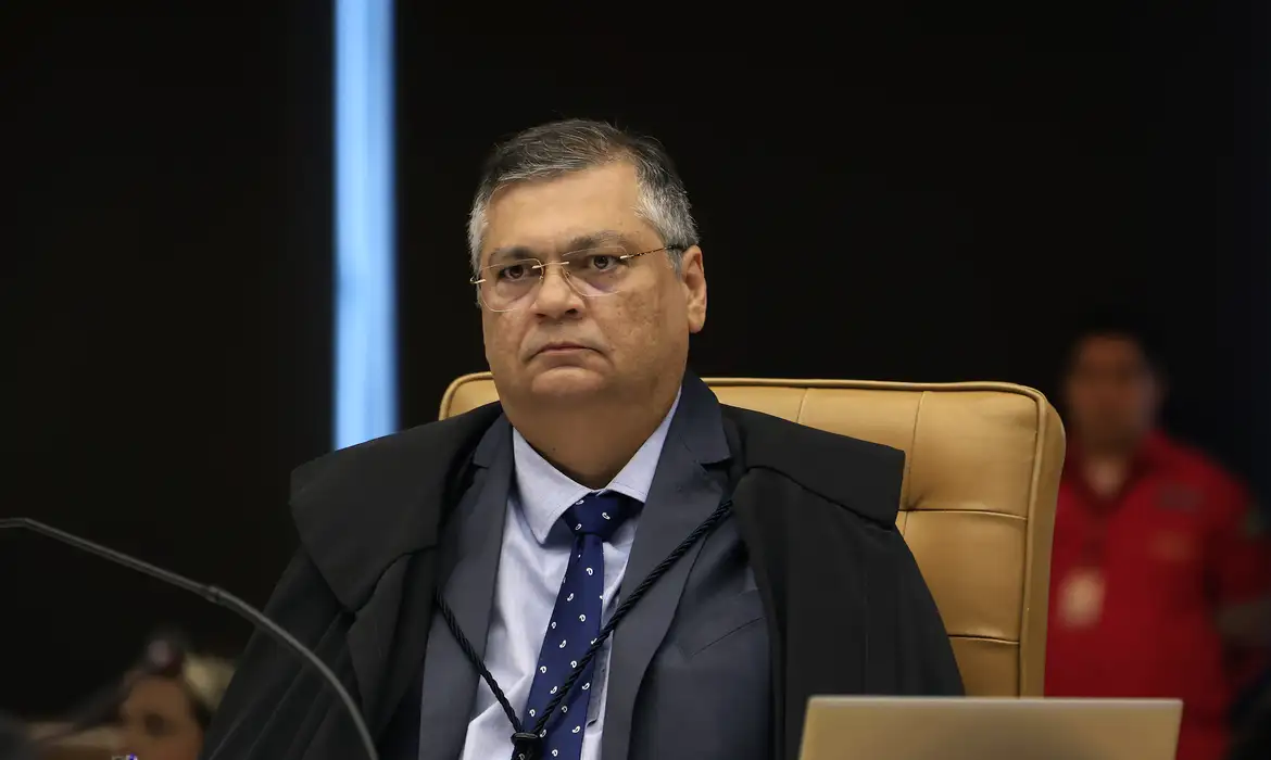 Flávio Dino retira entidade da lista de suspensão de repasses de emendas