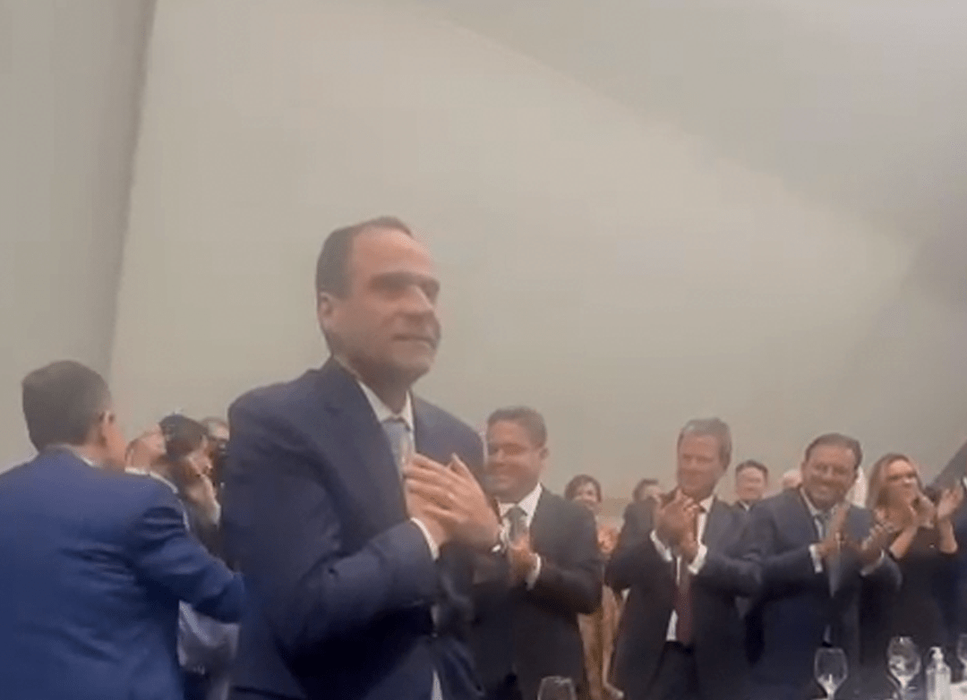 Beto Simonetti é reeleito presidente nacional da OAB com votação unânime dos conselheiros federais