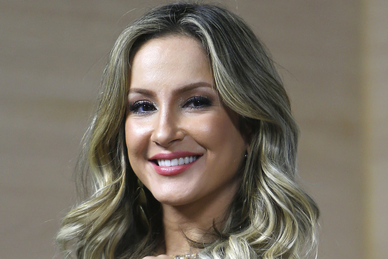 Justiça dá 15 dias para Cláudia Leitte responder sobre mudança de letra em música e possível racismo religioso