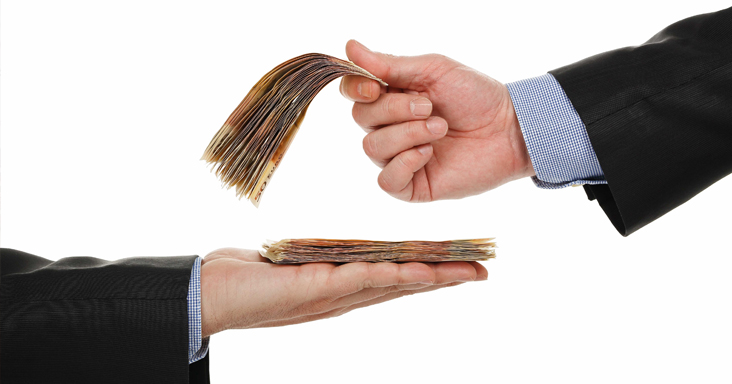 Justiça do RJ obriga universidade a pagar 13º salário integral após tentativa de parcelamento