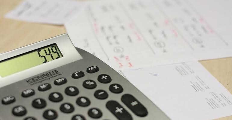 TST mantém desconto salarial de advogada após pagamento indevido