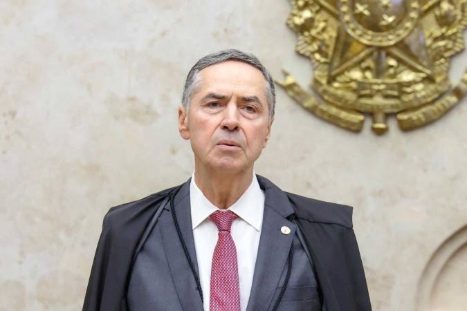 Barroso anuncia gravatas e lenços do STF para presentear autoridades