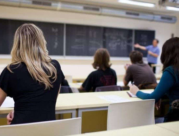 Centro universitário deve pagar repouso semanal a professores