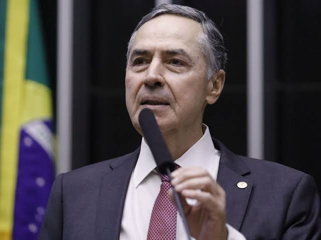 Barroso se encontra com advogado de Bolsonaro no STF