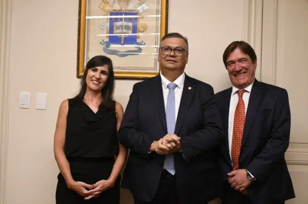 Flávio Dino defende papel do STF na garantia de direitos em aula magna na PUC-SP