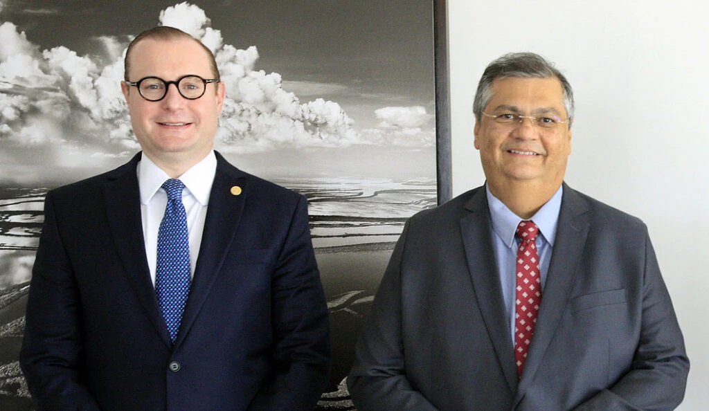 Defesa de Bolsonaro pede que STF declare Dino e Zanin impedidos de julgar denúncia do golpe