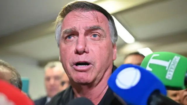 Defesa de Bolsonaro critica denúncia e reafirma confiança na Justiça