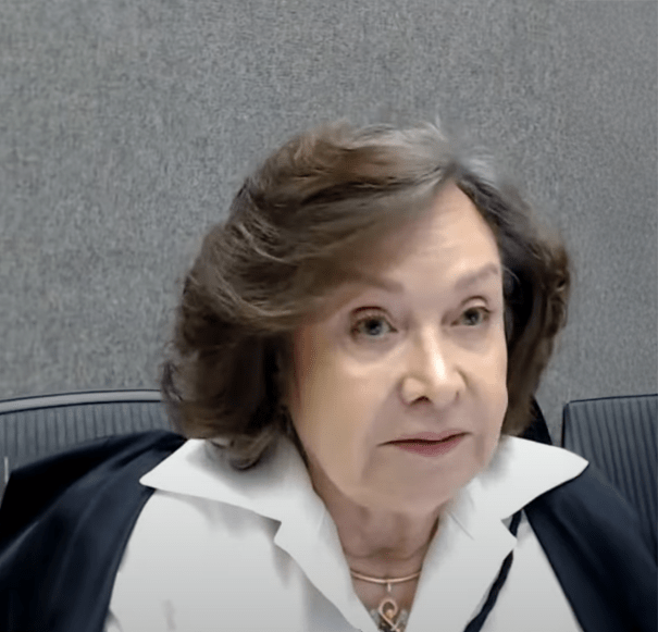 Não cabem honorários sucumbenciais em favor de devedor beneficiado por prescrição intercorrente, decide STJ