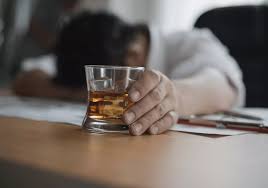 Justiça mantém justa causa de trabalhador com alcoolismo por faltas reiteradas