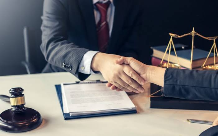 TRT-2 confirma vínculo empregatício de advogado e rejeita tese de terceirização