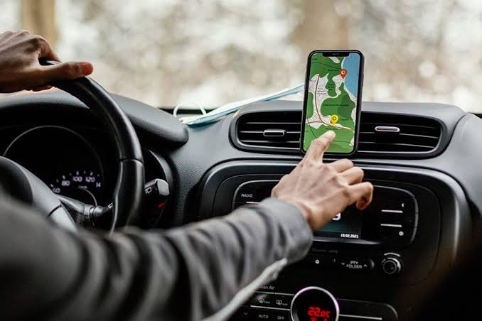 Empresa de aplicativo de transporte é condenada a indenizar usuário por cobrança indevida