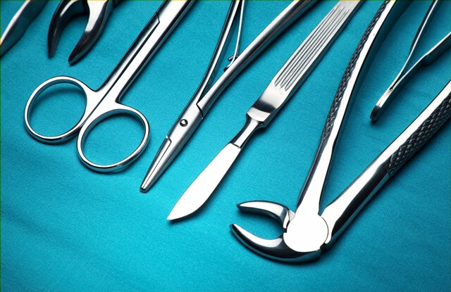 Cooperativa médica é condenada a indenizar paciente por negar cobertura de materiais cirúrgicos