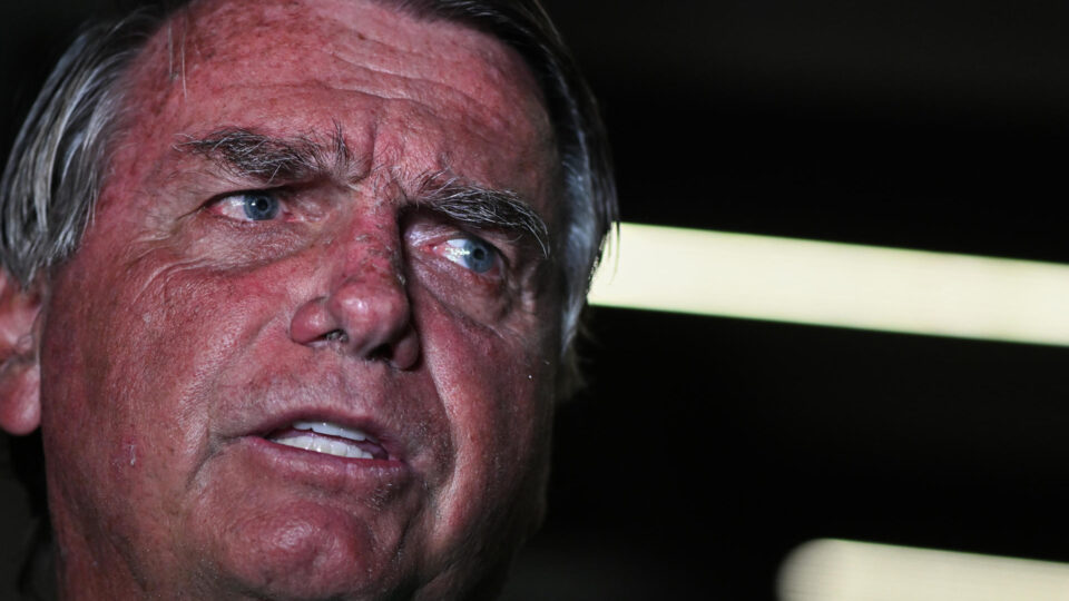 Bolsonaro pode ser julgado por crime militar e perder patente, diz presidente do STM