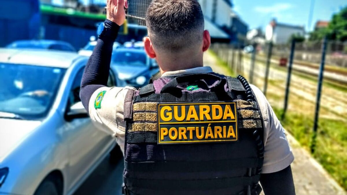 Guarda portuário é reintegrado após TRT-17 anular dispensa por falta de motivação válida