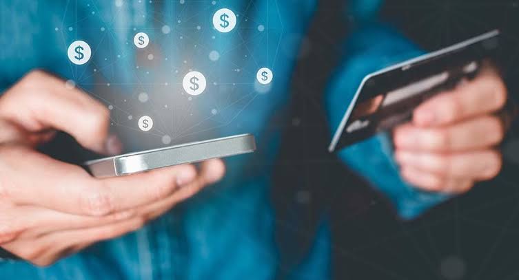 Banco é condenado a indenizar consumidor por cancelamento de conta e bloqueio de valores