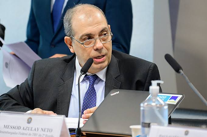 Uso de celular por membro do tribunal do júri durante sustentação da defesa anula julgamento, decide ministro do STJ