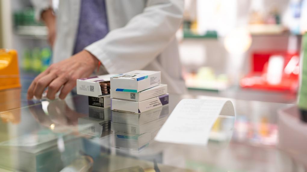 Prescrição de medicamentos por farmacêuticos é ilegal e coloca pacientes em risco, alerta CFM