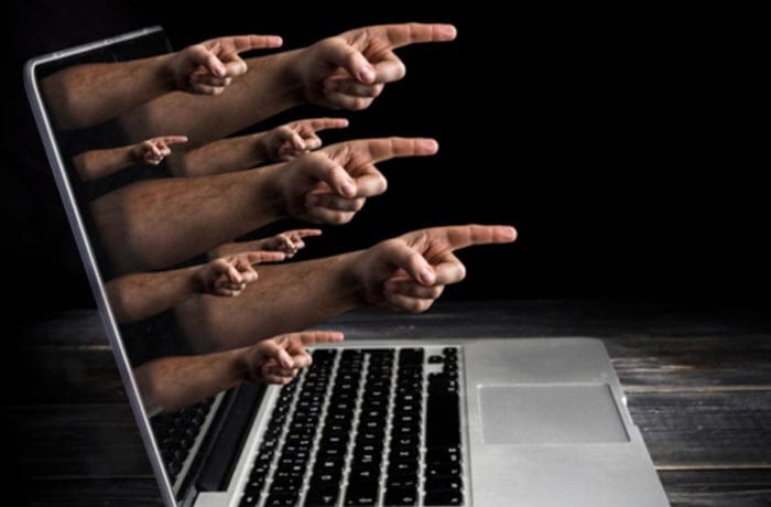 Empresa é condenada a indenizar trabalhador alvo de ofensas homofóbicas no WhatsApp