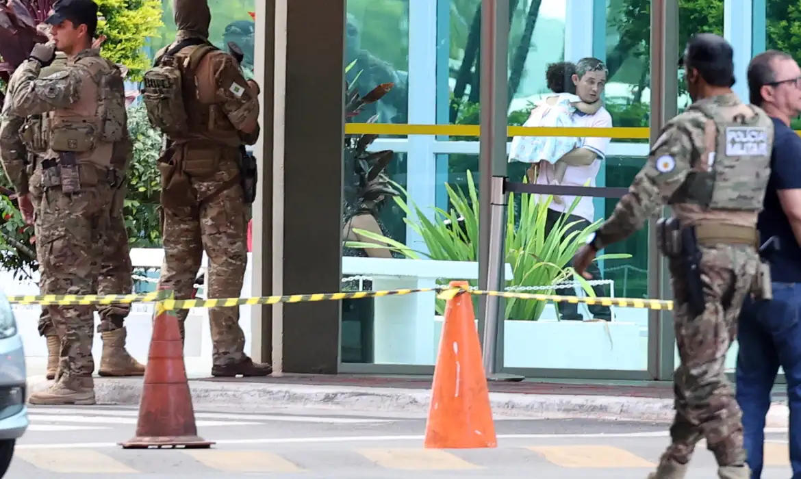 Homem que ameaçou explodir bomba no ministério diz que recebeu artefato para atacar o STF