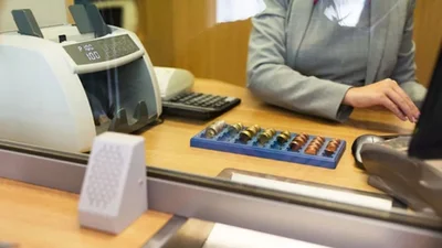 Caixa bancário receberá R$ 50 mil por ausência de intervalos previstos em norma interna e acordo coletivo, decide TRT-2