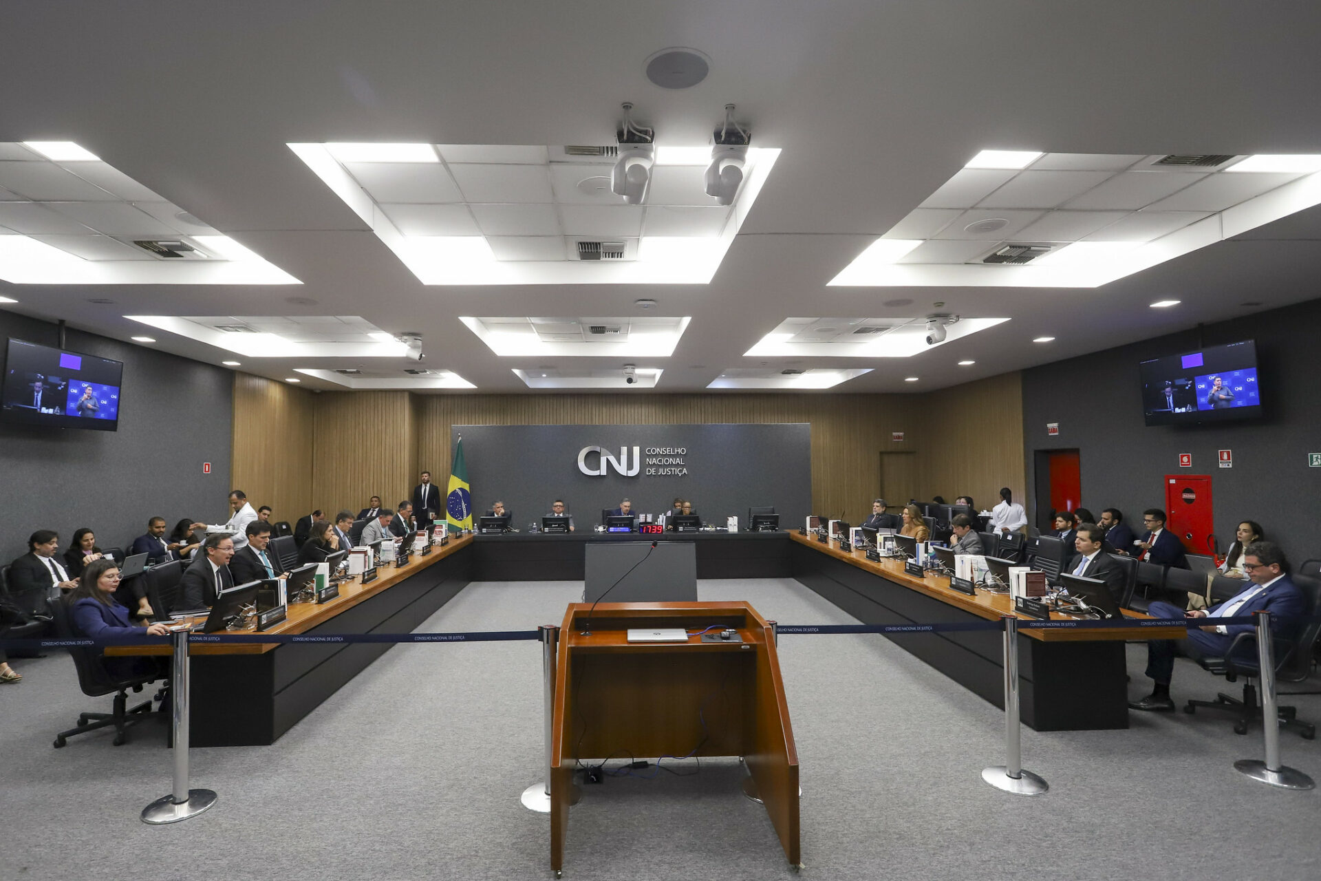 CNJ arquiva processo contra juiz que citou Lula em decisão