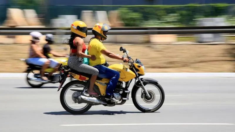 Apesar de decisão judicial do TJ, 99 e Uber Moto circulam em SP