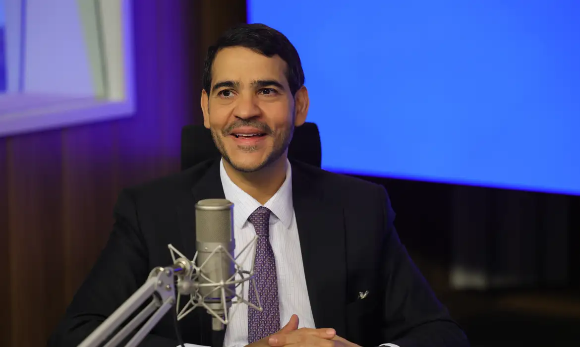 AGU pede bloqueio de R$ 2,56 bilhões de entidades acusadas de fraudes em aposentadorias do INSS