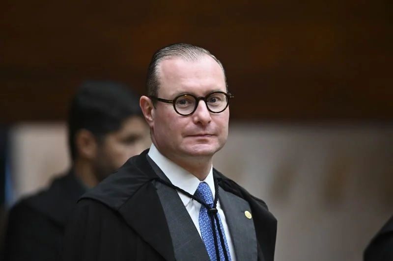 Zanin vota por ressarcimento a poupadores afetados pelos planos econômicos das décadas de 1980 e 1990