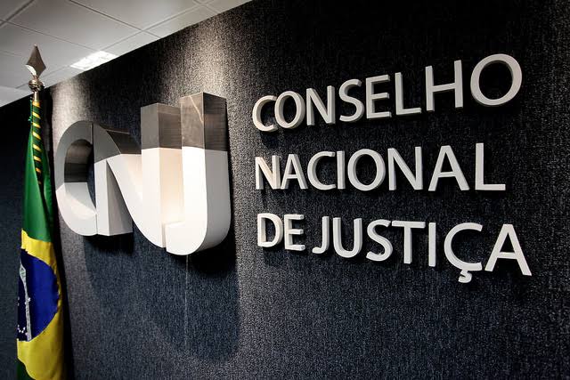 CNJ aplica pena de disponibilidade a juiz acusado de agredir a esposa