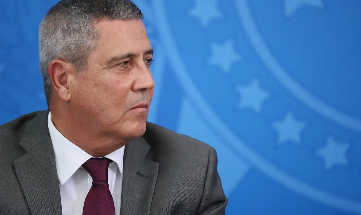 Alexandre de Moraes mantém prisão do general Braga Netto por risco à ação penal sobre tentativa de golpe