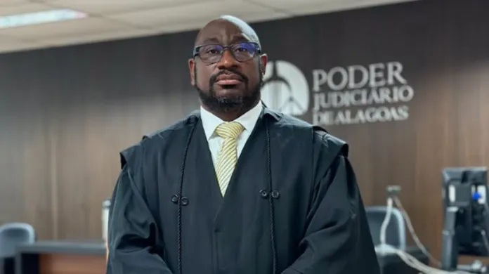 João Neto deixa presídio após 29 dias; OAB suspende registro por condutas nas redes e agressão à ex-companheira