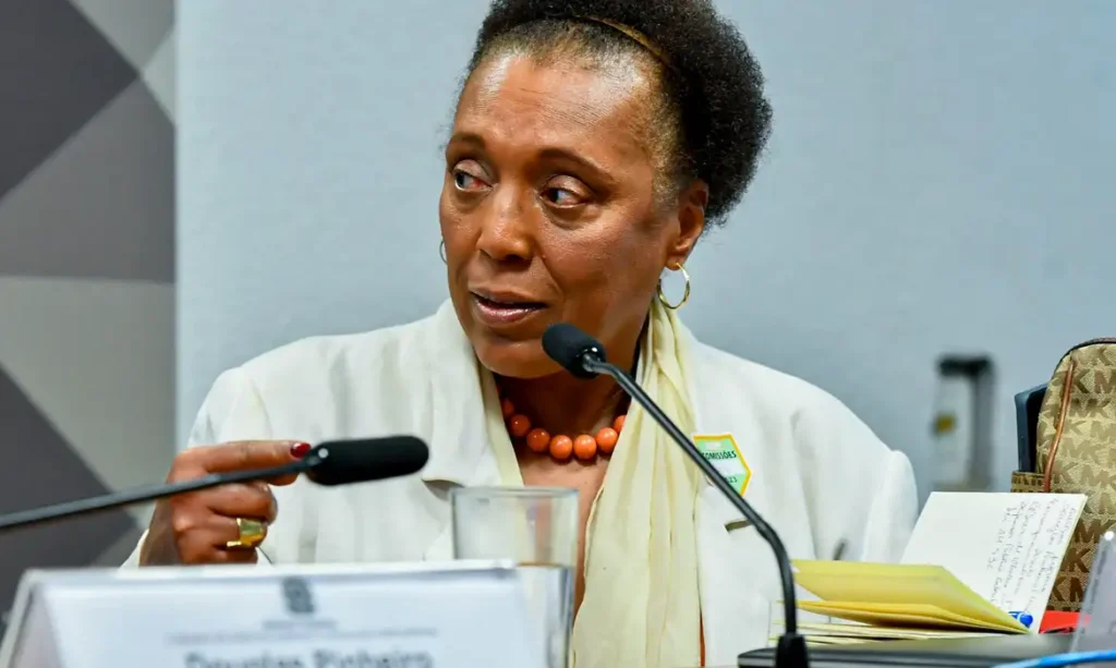 Após denúncia de Cármen Lúcia, AGU pede que PF investigue racismo contra ministra do TSE