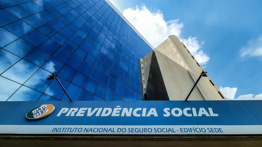 Justiça bloqueia R$ 23,8 milhões de envolvidos em fraudes contra aposentados do INSS